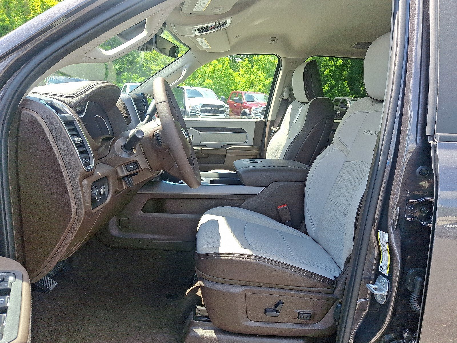 2025 RAM 2500 Laramie - Photo 11