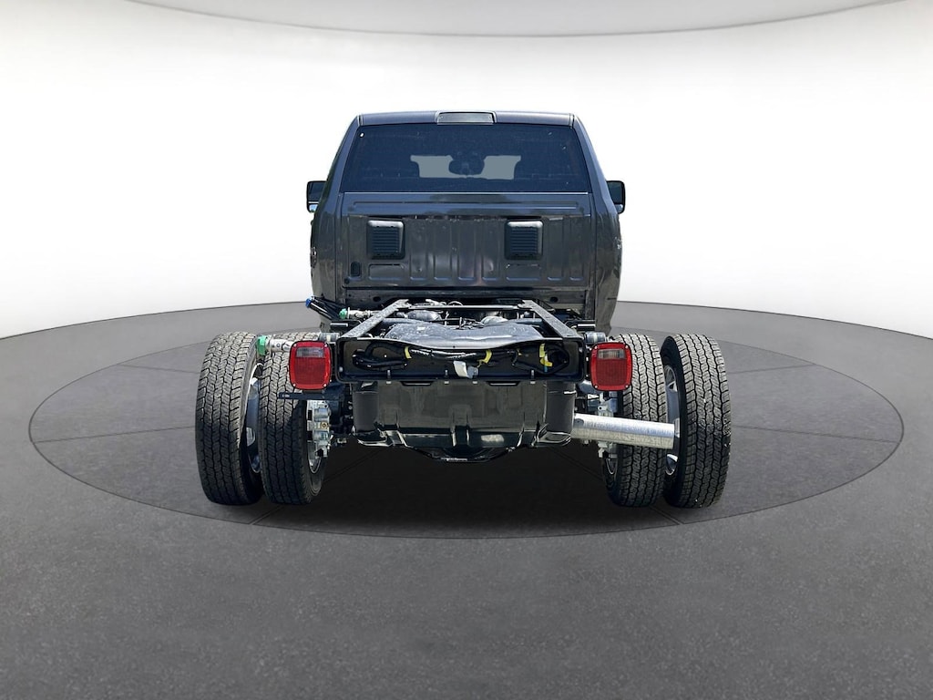 New 2026 Ram 5500 Chassis Cab TRADESMAN CREW 4X4 60' CA Crew Cab