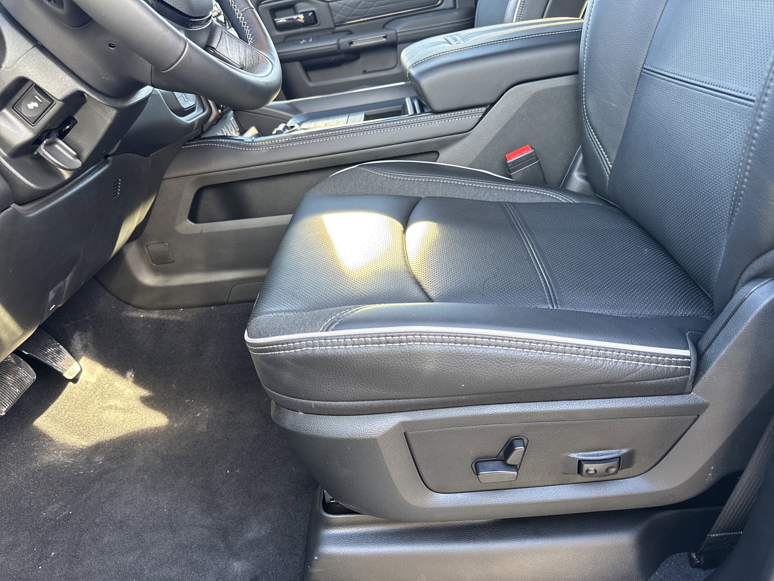 2025 RAM 3500 Limited - Photo 9