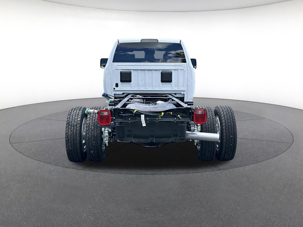 New 2026 Ram 5500 Chassis Cab TRADESMAN CREW 4X4 84' CA Crew Cab