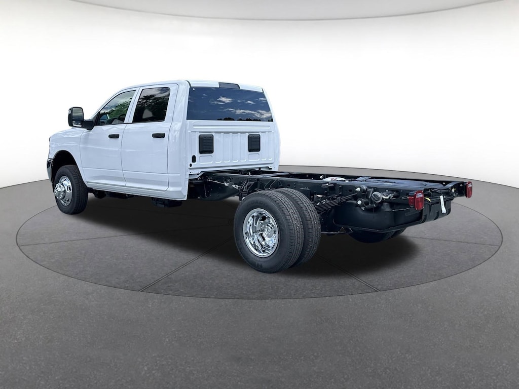 New 2026 Ram 3500 TRADESMAN CREW CAB CHASSIS 4X4 60' CA Crew Cab