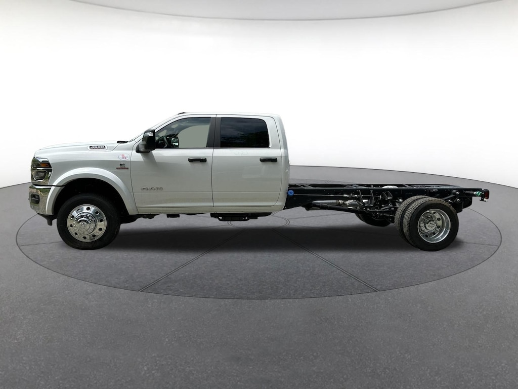 New 2026 Ram 4500 Chassis Cab BIG HORN CREW 4X4 84' CA Crew Cab