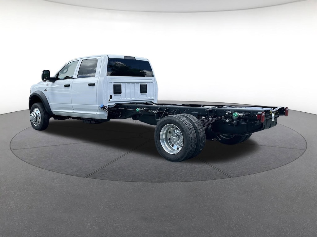 New 2026 Ram 5500 Chassis Cab TRADESMAN CREW 4X4 84' CA Crew Cab