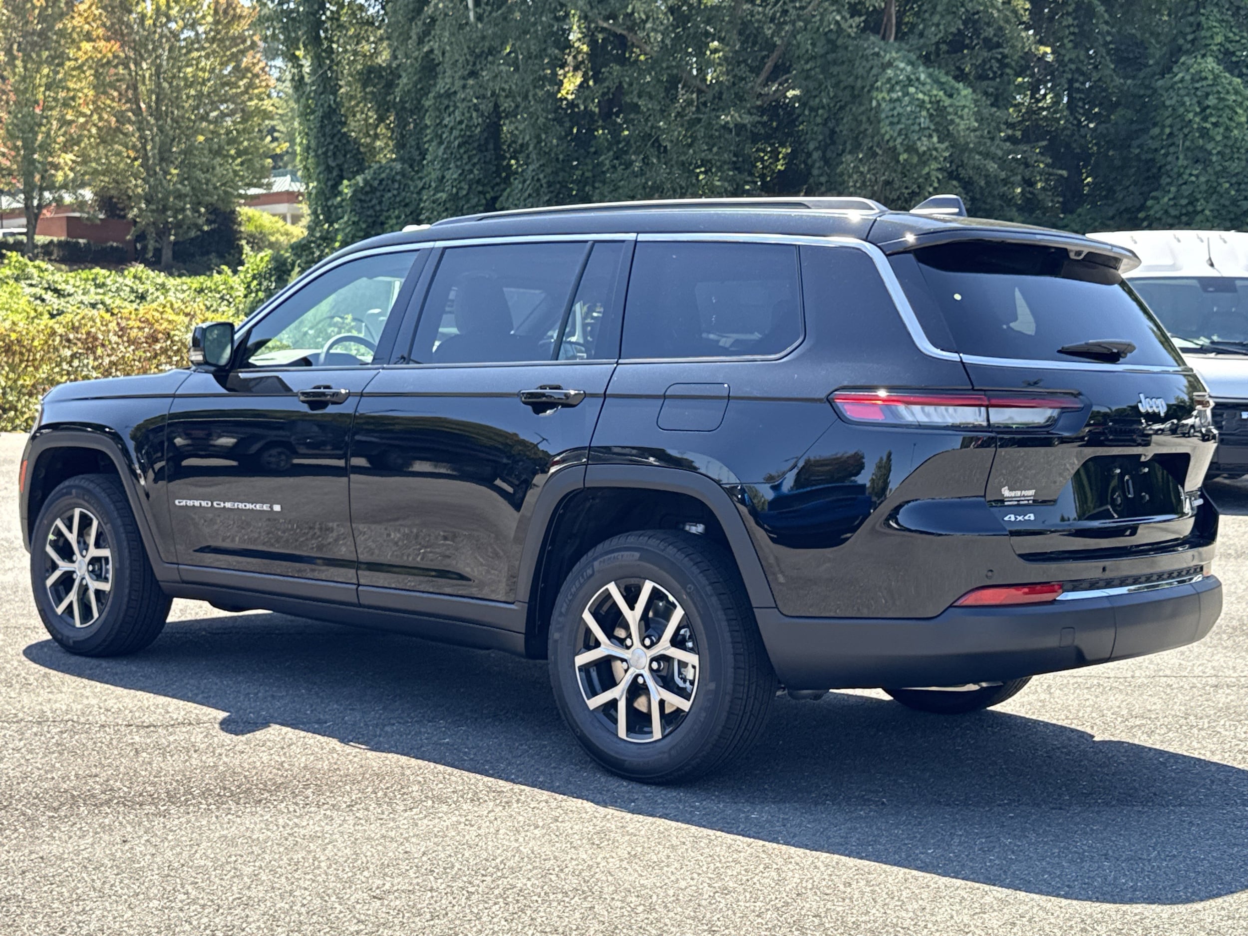 2025 Jeep Grand Cherokee Limited photo 2