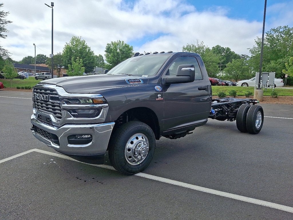 New 2025 Ram 3500 Chassis Cab 3500 TRADESMAN CHASSIS REGULAR CAB 4X4 84' CA Regular Cab