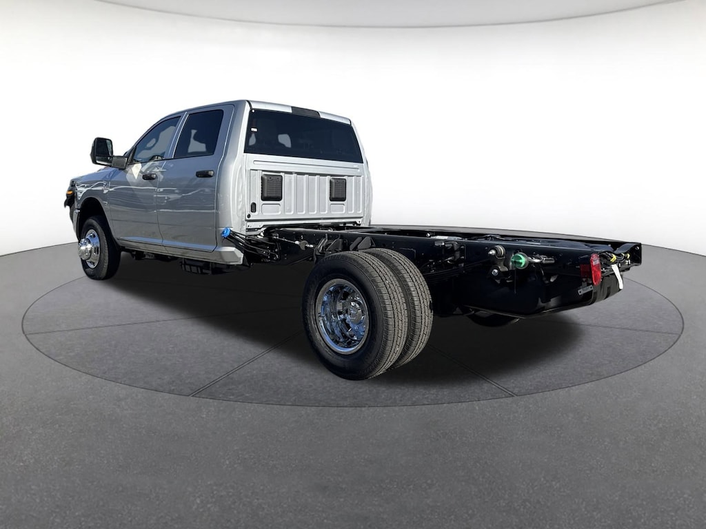 New 2026 Ram 3500 Chassis Cab TRADESMAN CREW 4X2 60' CA Crew Cab