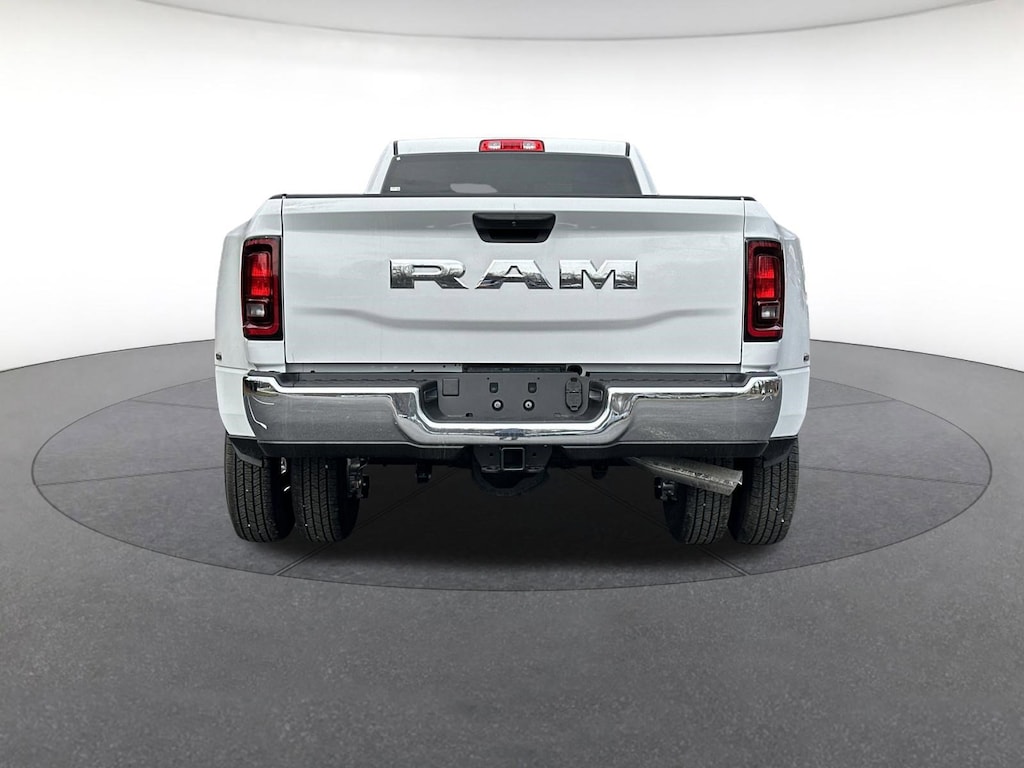 New 2026 Ram 3500 TRADESMAN CREW CAB 4X2 8' BOX Crew Cab