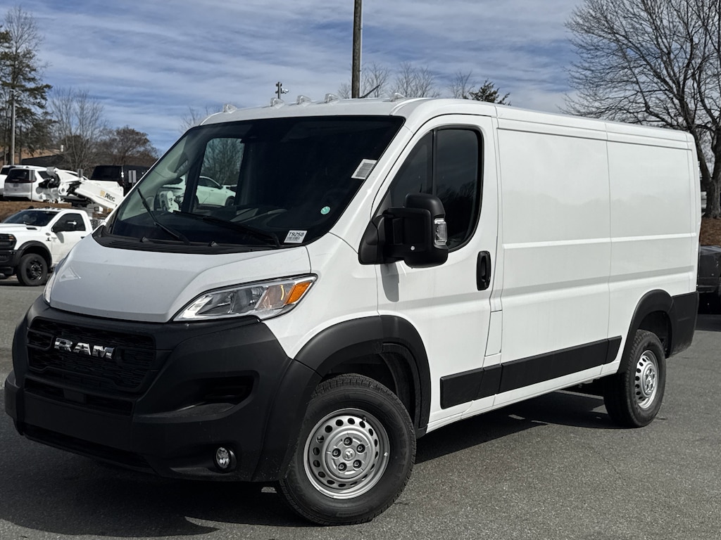 New 2026 Ram ProMaster PROMASTER 1500 TRADESMAN CARGO VAN LOW ROOF 136' W Cargo Van