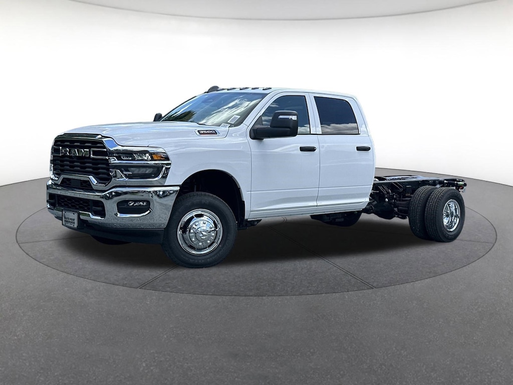 New 2026 Ram 3500 TRADESMAN CREW CAB CHASSIS 4X4 60' CA Crew Cab