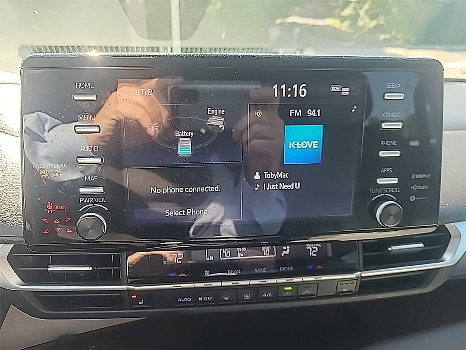 2022 Toyota Sienna XLE photo 2