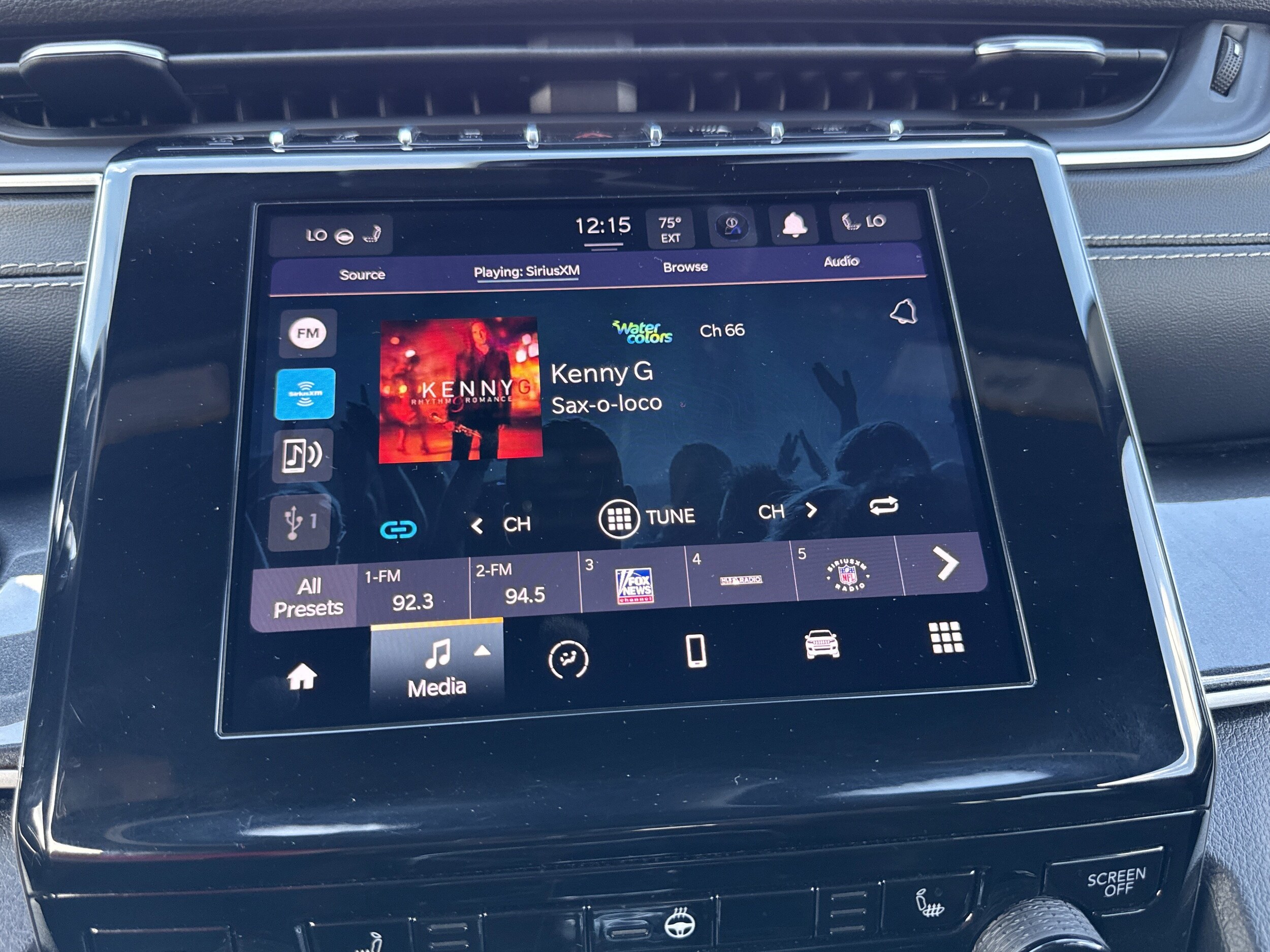 2022 Jeep Grand Cherokee Laredo Altitude photo 4