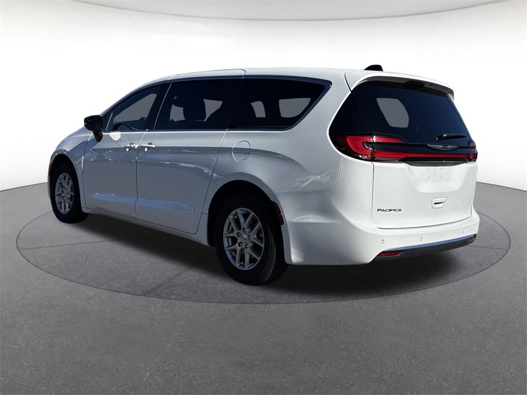 Used 2025 Chrysler Pacifica Select Minivan/Van