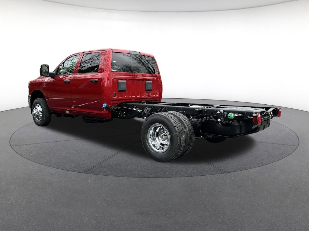 New 2026 Ram 3500 Chassis Cab TRADESMAN CREW 4X4 60' CA Crew Cab