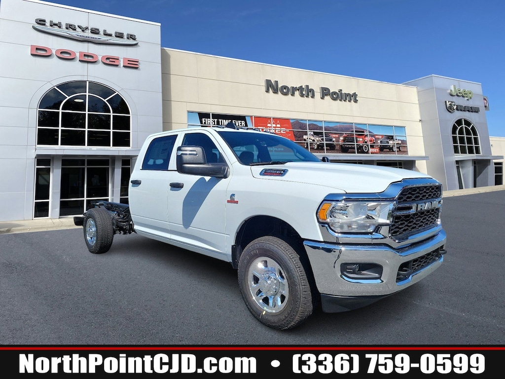 New 2024 Ram 3500 Chassis Cab 3500 TRADESMAN CREW CAB CHASSIS 4X2 60' CA Crew Cab