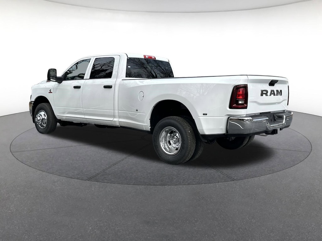 New 2026 Ram 3500 TRADESMAN CREW CAB 4X2 8' BOX Crew Cab