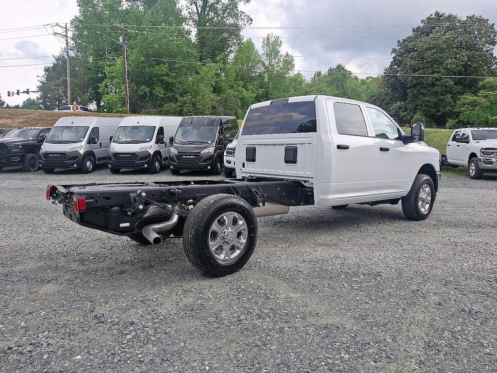 New 2025 Ram 3500 Chassis Cab 3500 TRADESMAN CREW CAB CHASSIS 4X4 60' CA Crew Cab