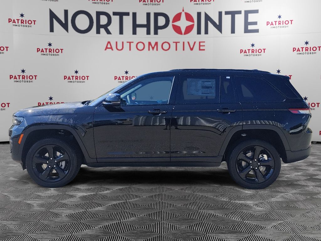 2025 Jeep Grand Cherokee Altitude photo 2