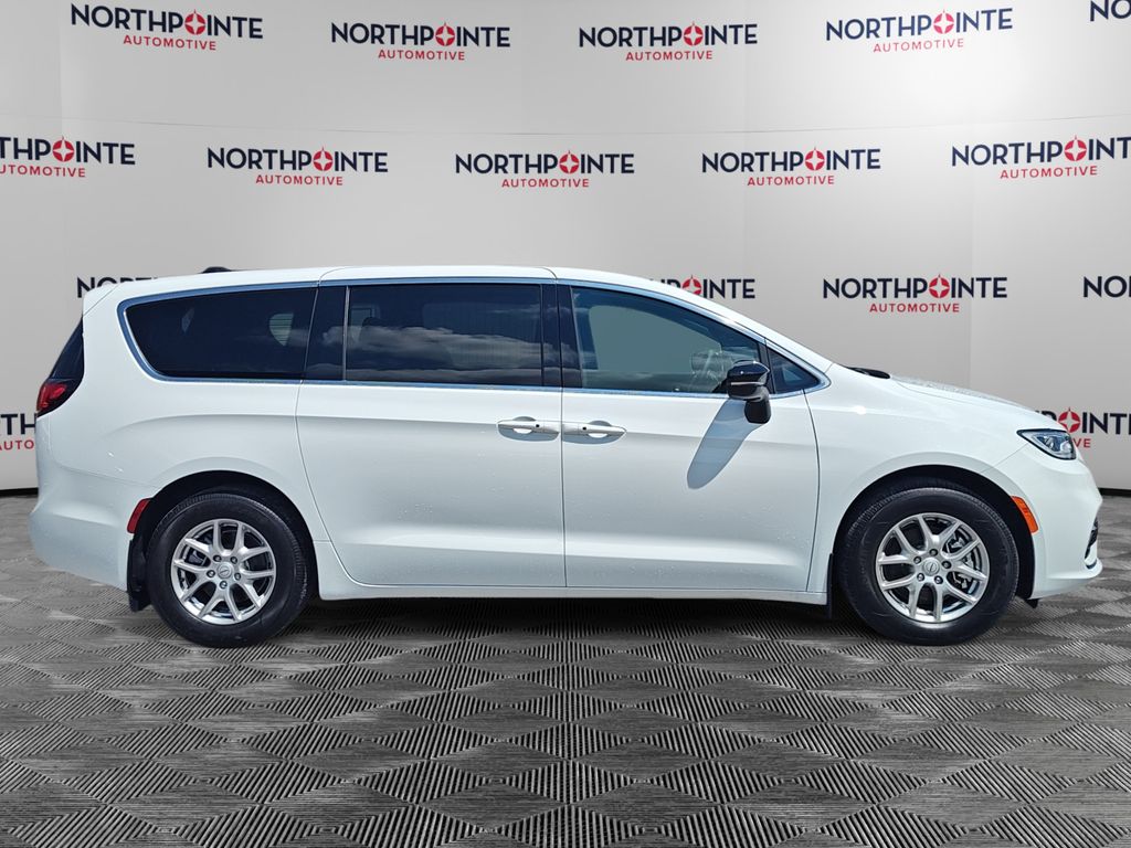 2026 Chrysler Pacifica Select - Photo 7