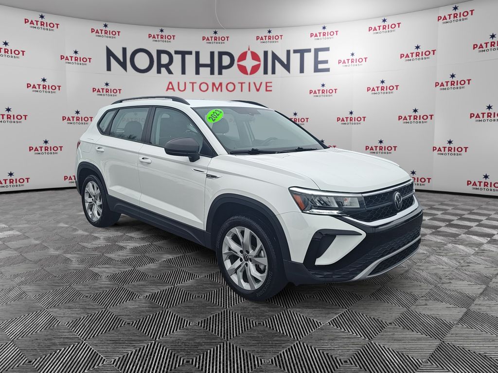 2023 Volkswagen Taos S's photo