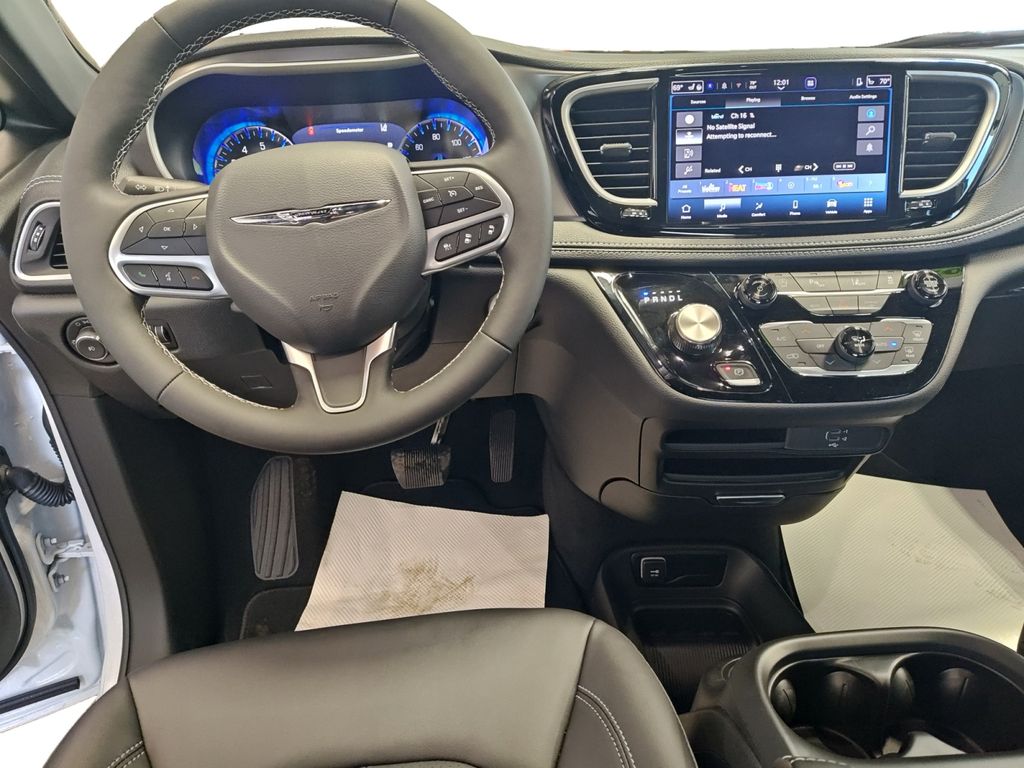 2026 Chrysler Pacifica Select - Photo 10