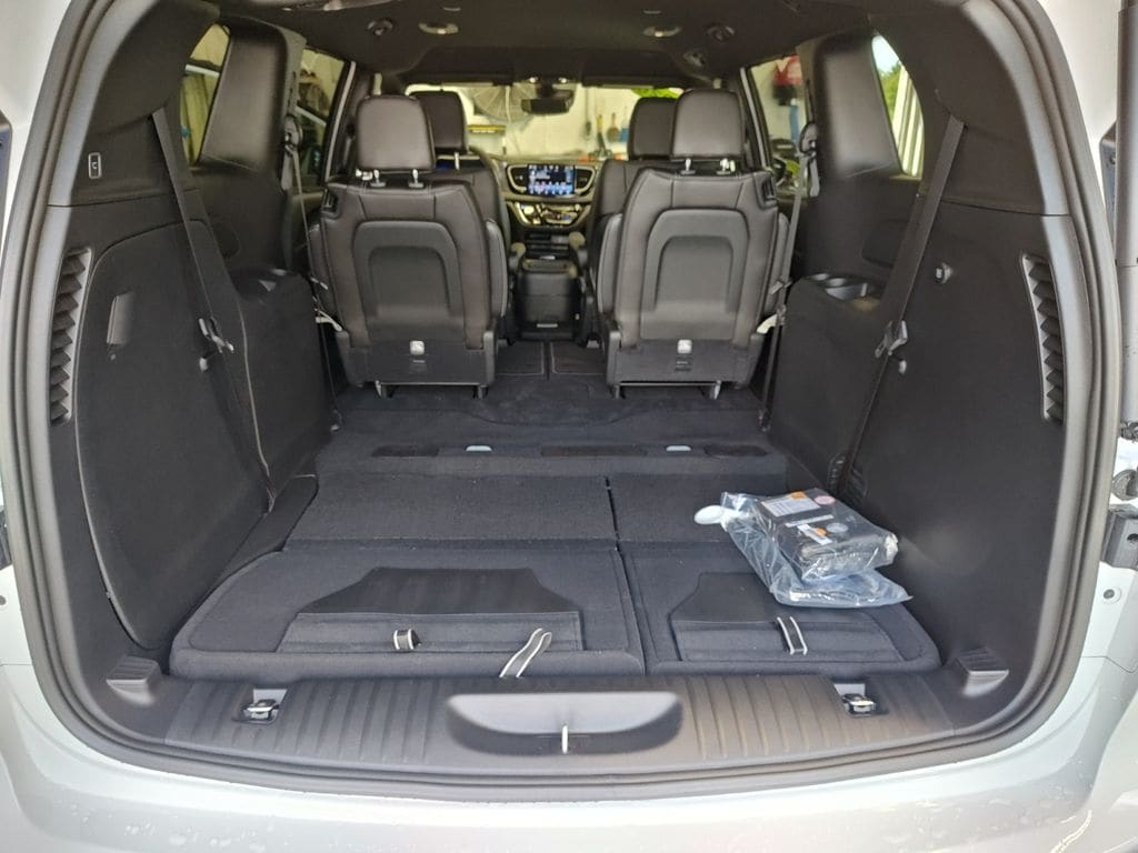 2026 Chrysler Pacifica Select - Photo 30