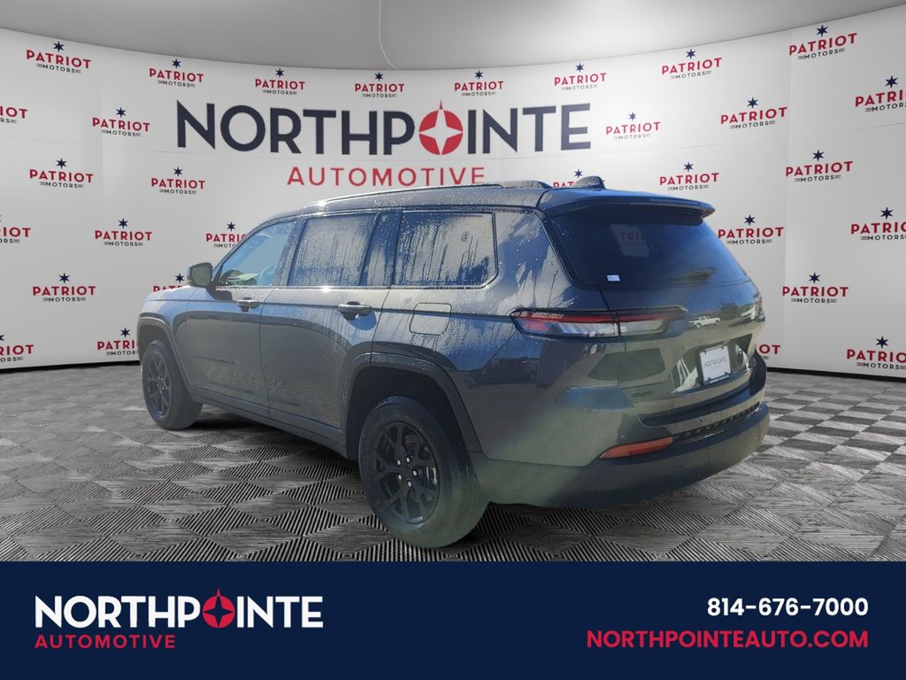 2025 Jeep Grand Cherokee Altitude photo 4