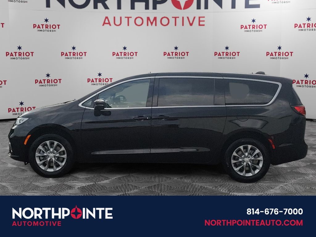 2026 Chrysler Pacifica photo 2