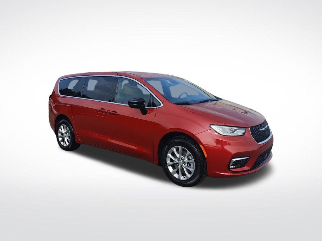 2026 Chrysler Pacifica Select's photo