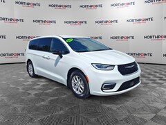 2026 Chrysler Pacifica SELECT Passenger Van