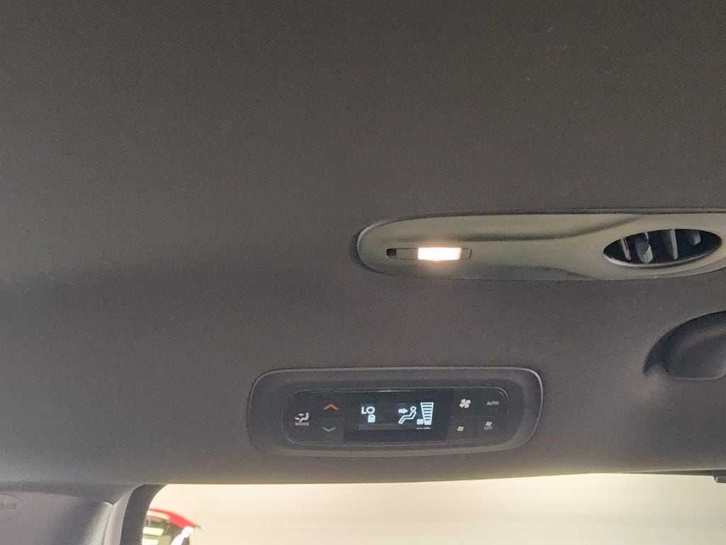 2026 Chrysler Pacifica Select - Photo 29