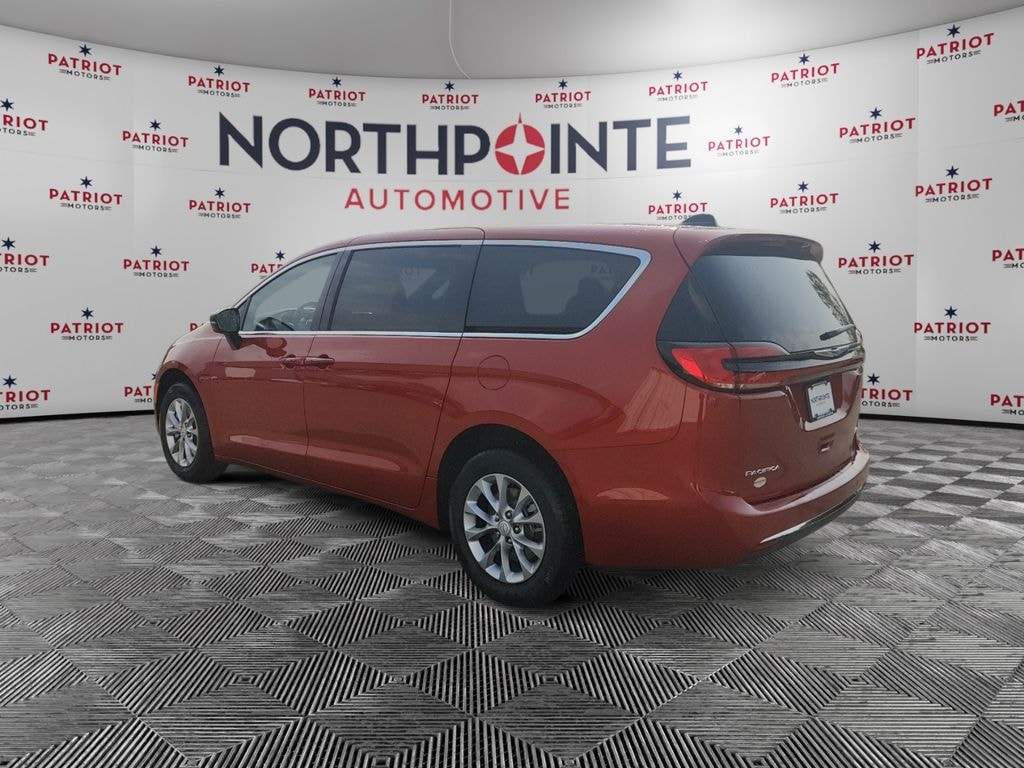 New 2026 Chrysler Pacifica SELECT AWD Passenger Van