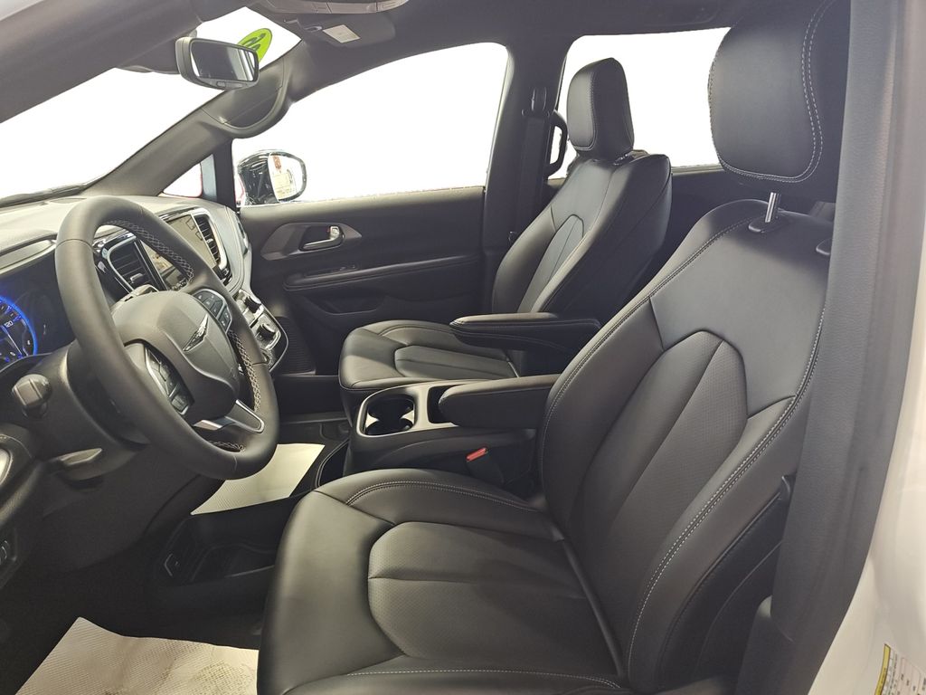 2026 Chrysler Pacifica Select - Photo 9