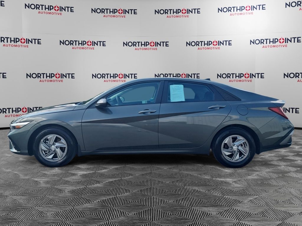 Used 2025 Hyundai Elantra SE Sedan