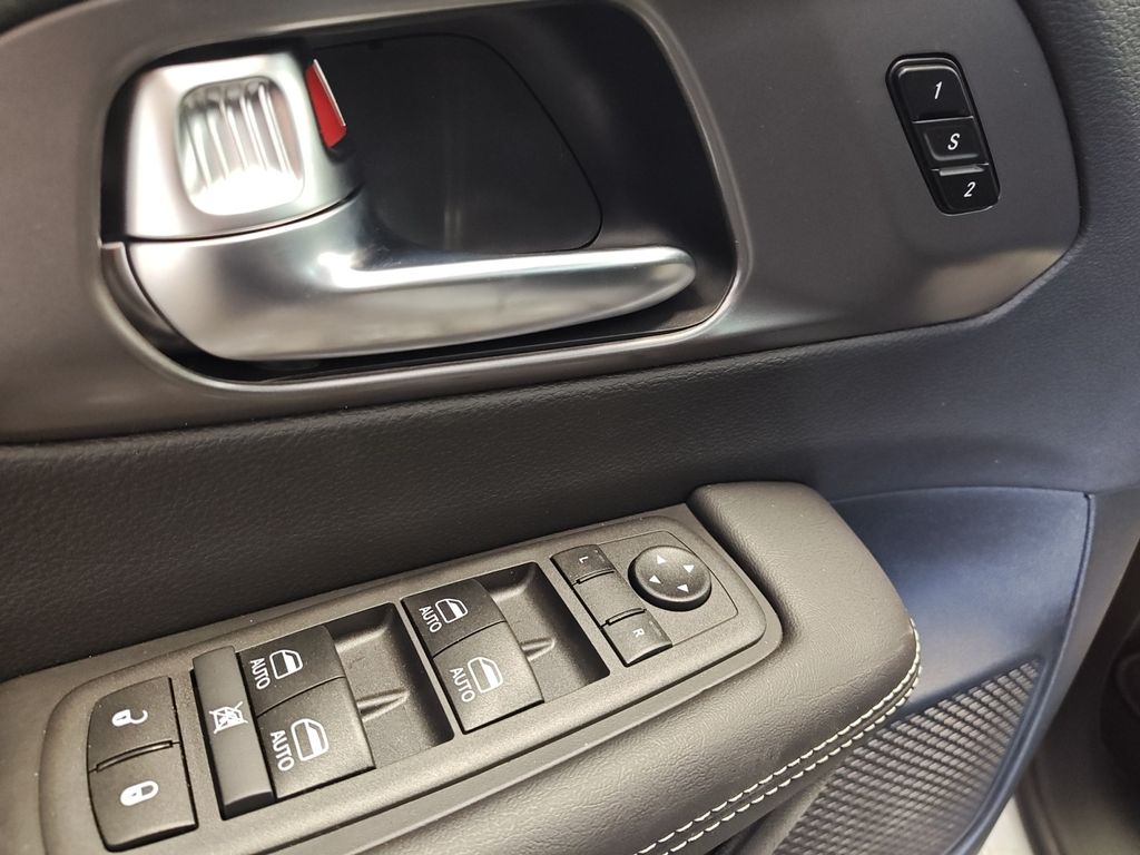 2026 Chrysler Pacifica Select - Photo 17