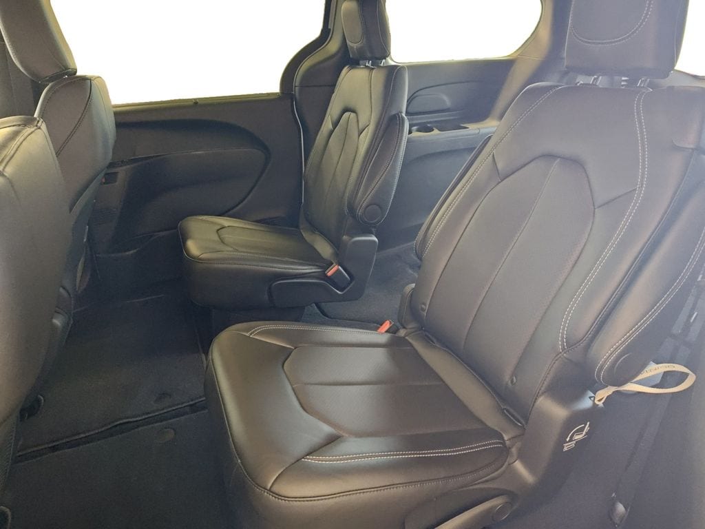 2026 Chrysler Pacifica Select - Photo 13
