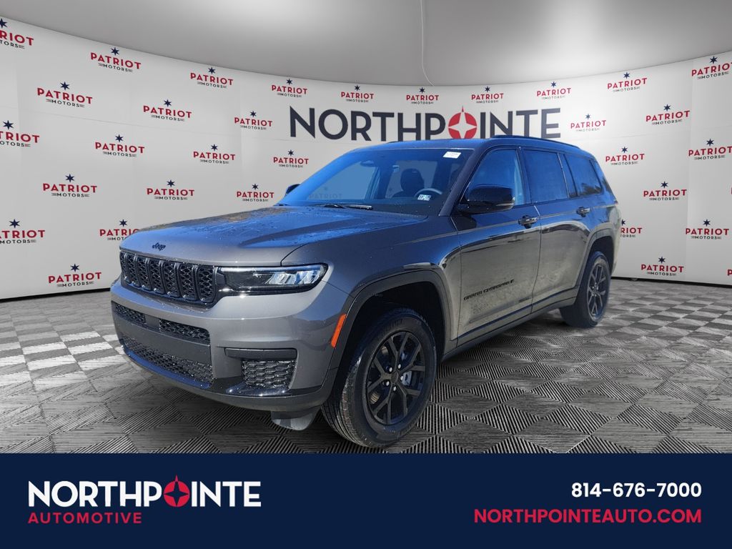 2025 Jeep Grand Cherokee Altitude photo 2