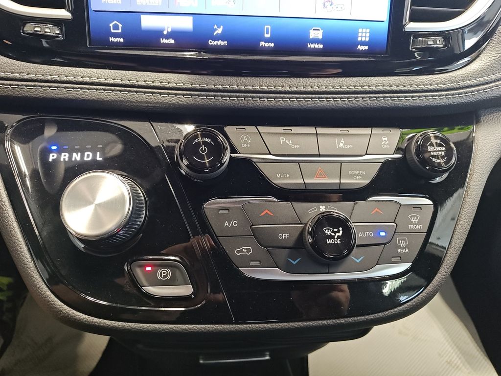 2026 Chrysler Pacifica Select - Photo 23