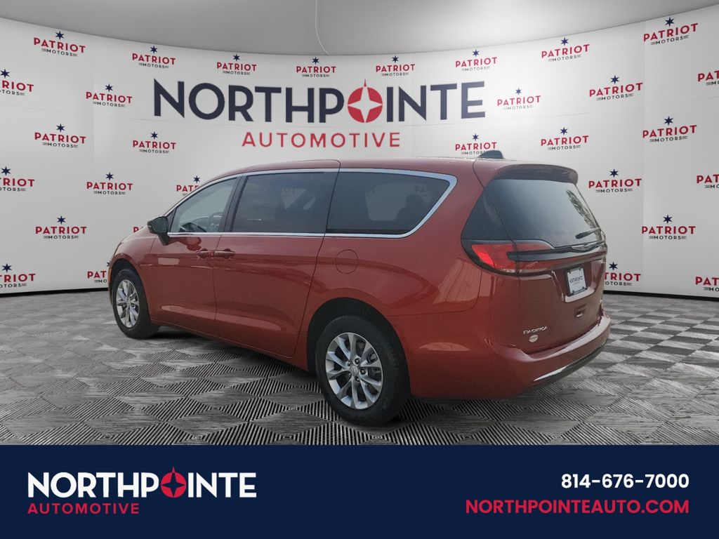 2026 Chrysler Pacifica photo 4