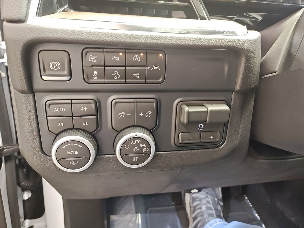 2026 Chevrolet Suburban High Country - Photo 27