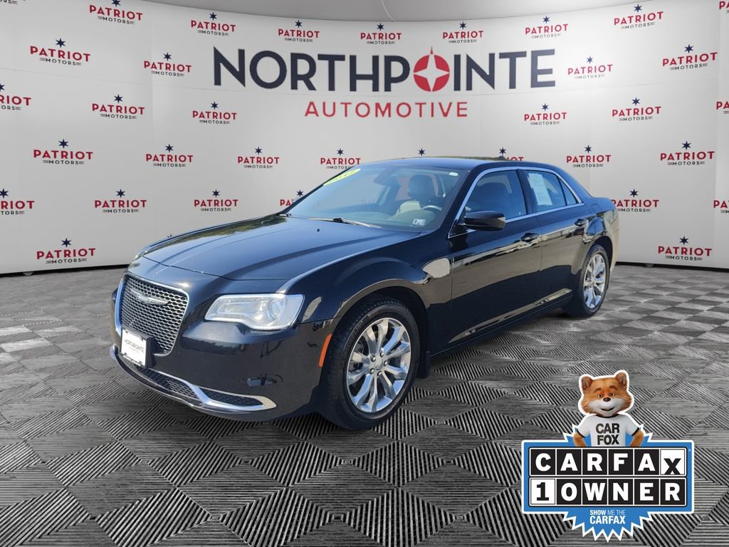 2017 Chrysler 300 Limited photo 2
