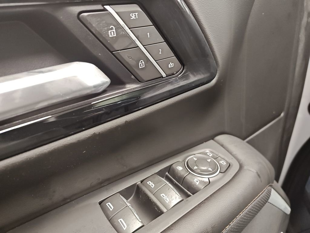 2026 Chevrolet Suburban High Country - Photo 17