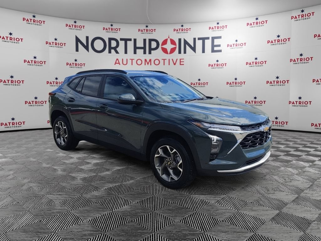Used 2025 Chevrolet Trax LT SUV
