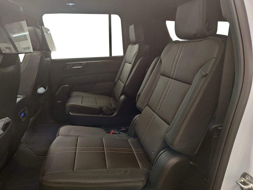 2026 Chevrolet Suburban High Country - Photo 13