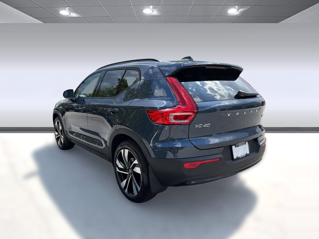 New 2026 Volvo XC40 B5 Ultra SUV