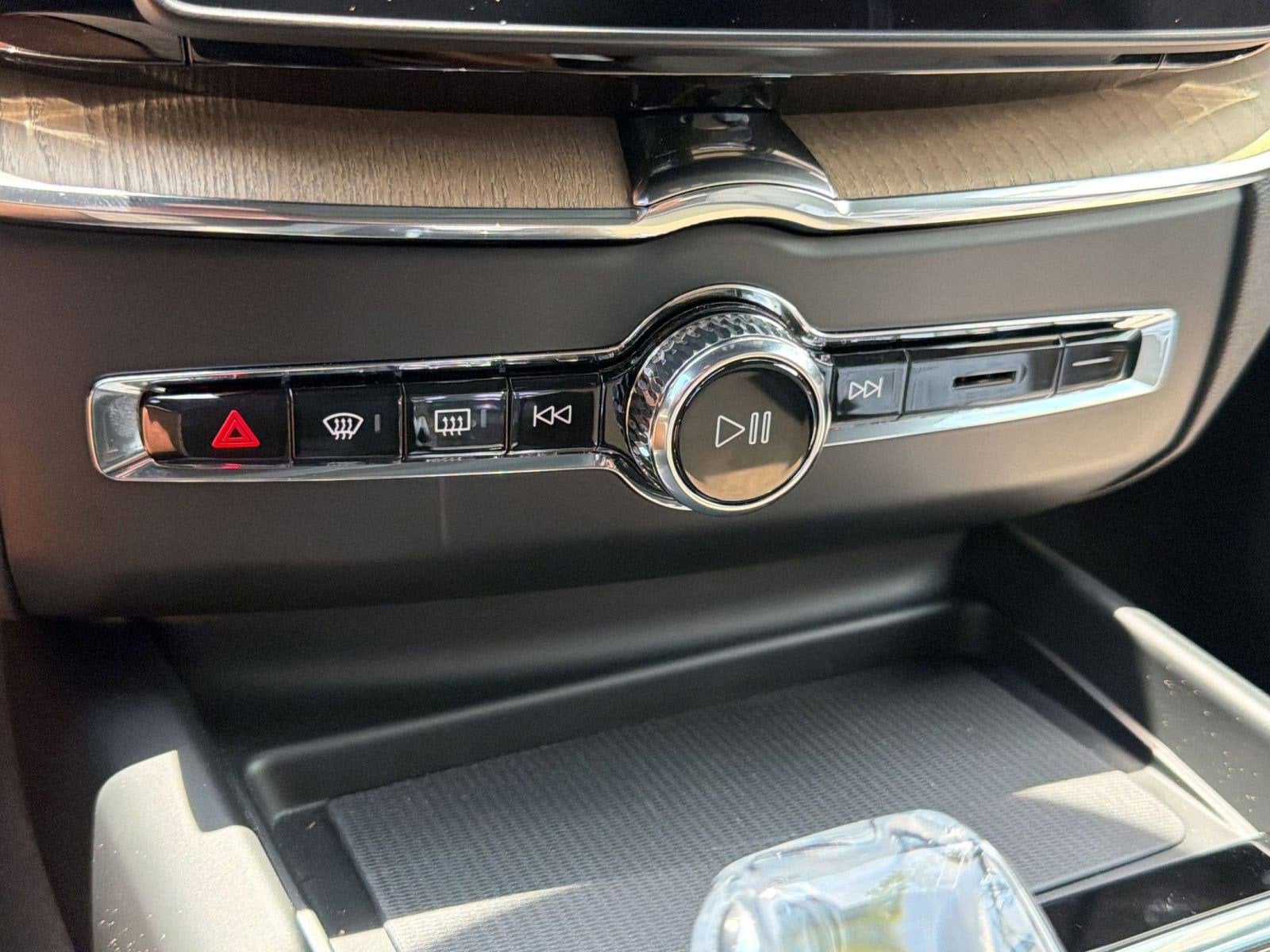 2026 Volvo XC60 Plus - Photo 18