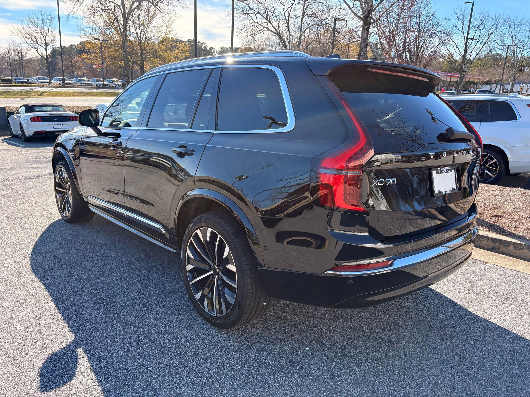 2025 Volvo XC90 B5 AWD Plus photo 2