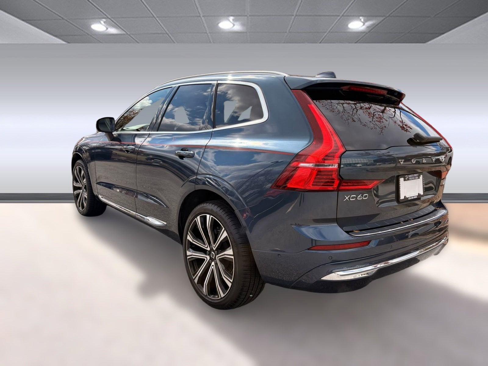 2023 Volvo XC60 B5 Ultimate photo 3