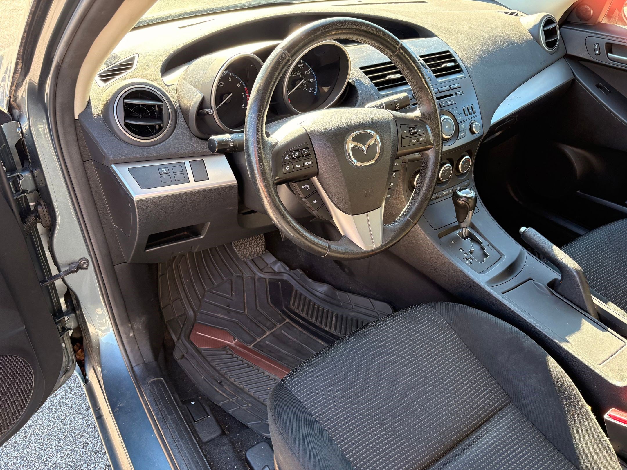 2013 Mazda Mazda3 Touring photo 4