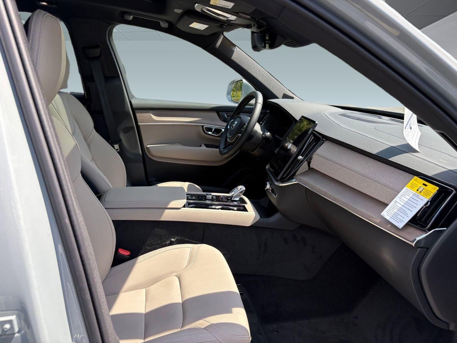 2026 Volvo XC90 Plus - Photo 27