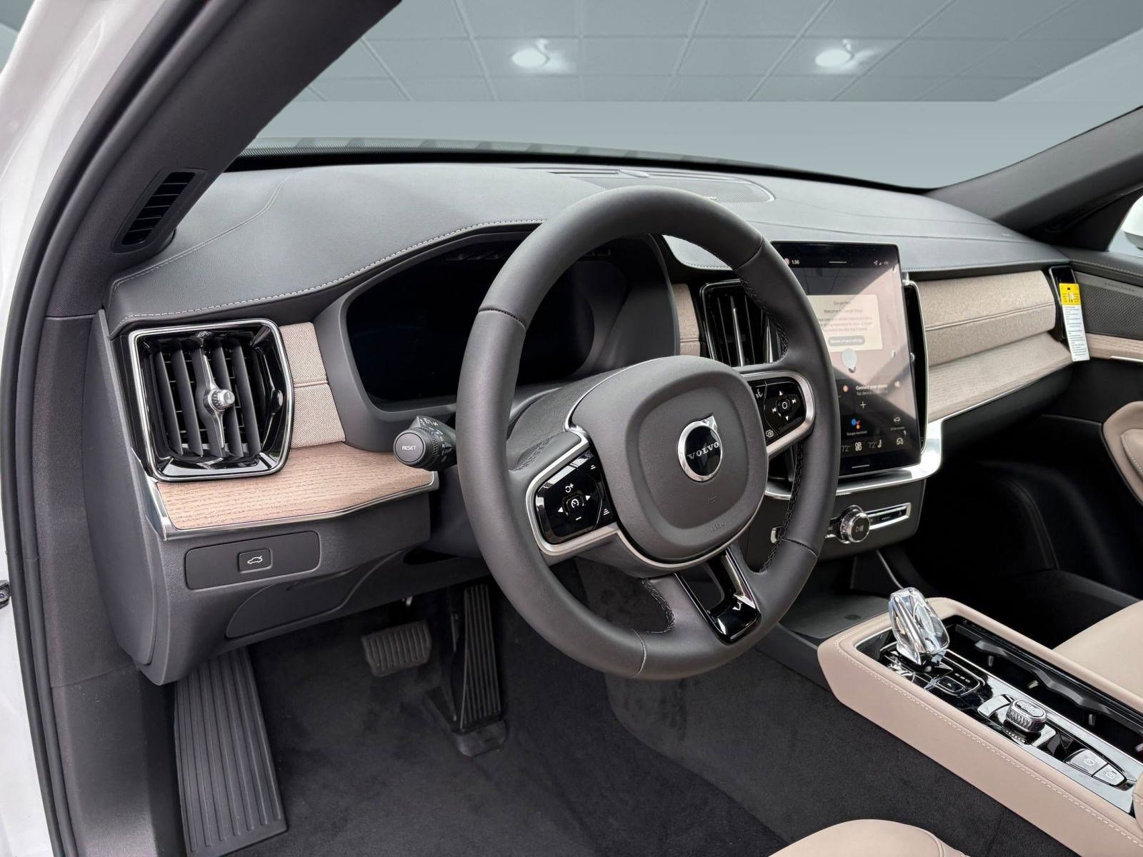 2026 Volvo XC90 Plus AWD photo 4